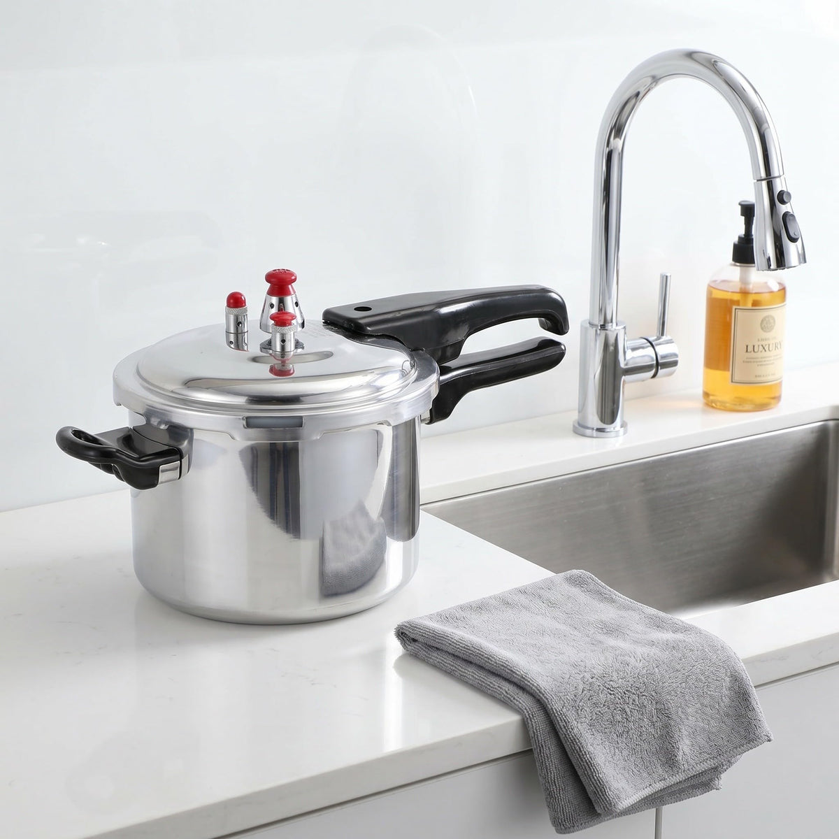 2 Liter Aluminum Alloy Pressure Cooker C628